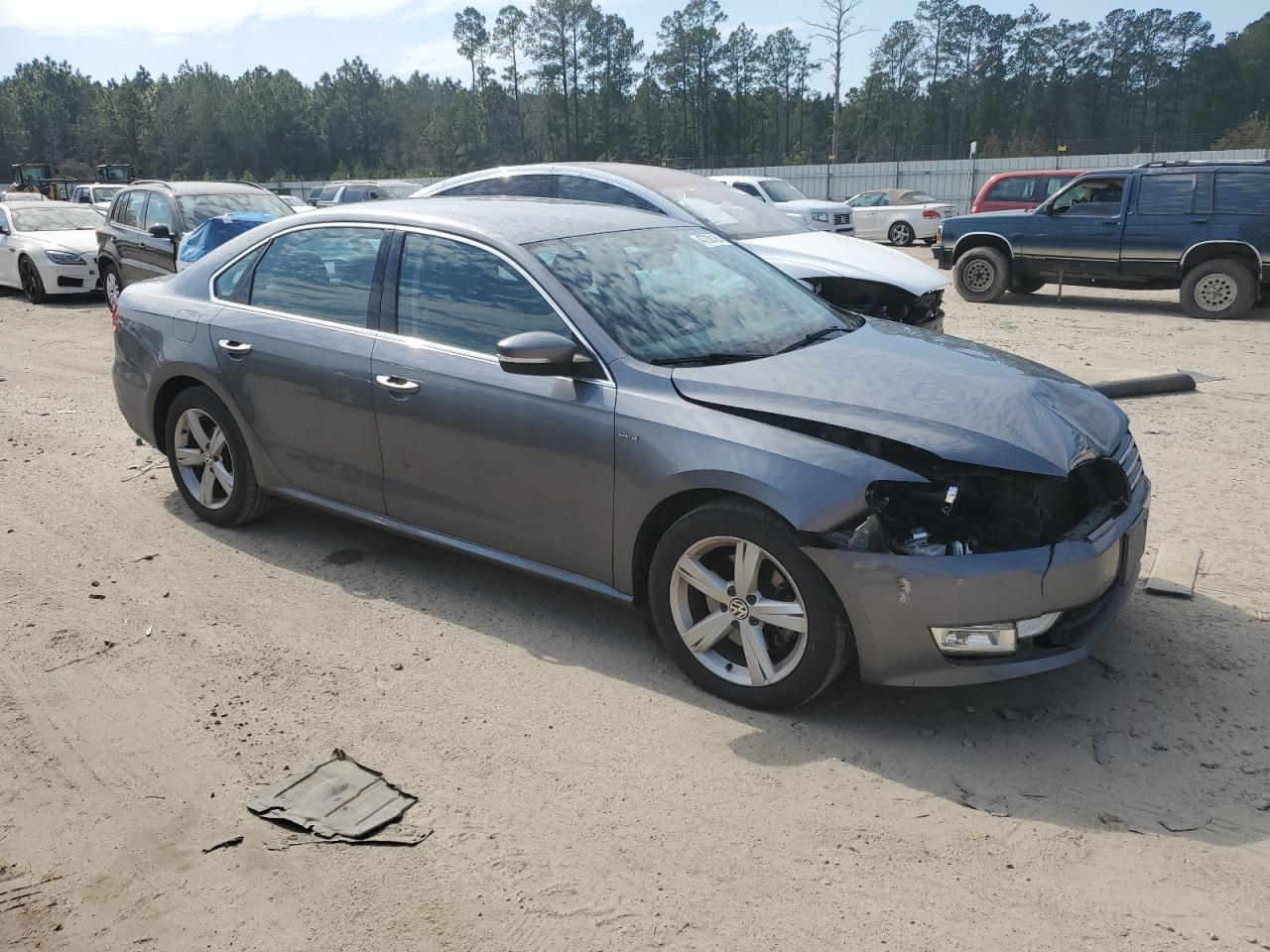 2015 Volkswagen Passat VIN 1VWAT7A36FC111170 Copart auction photo, front end damage thumbnail 4