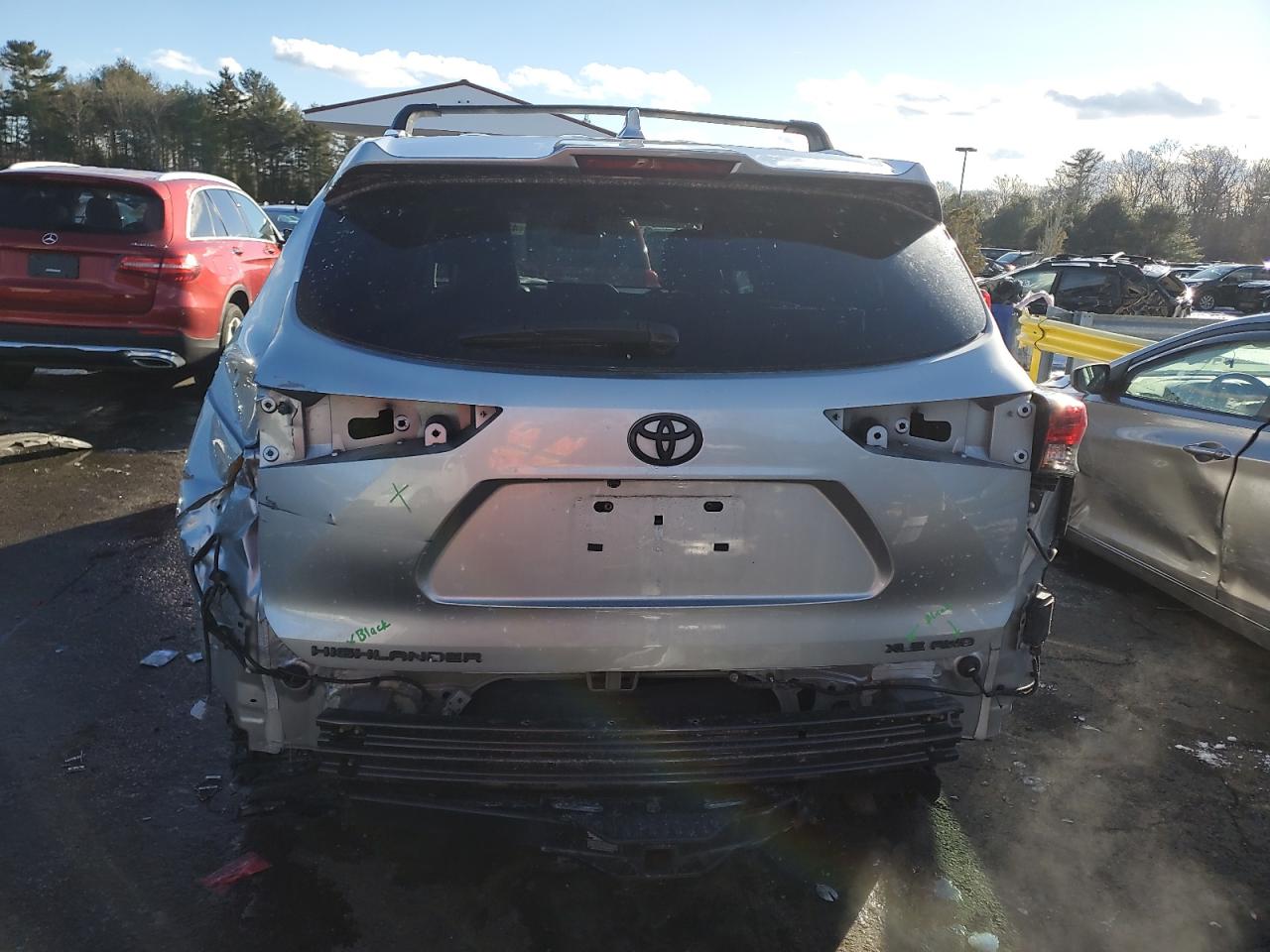 2022 Toyota Highlander VIN 5TDGZRBH7NS588706 Copart auction photo, rear end / minor dent/scratches damage thumbnail 6