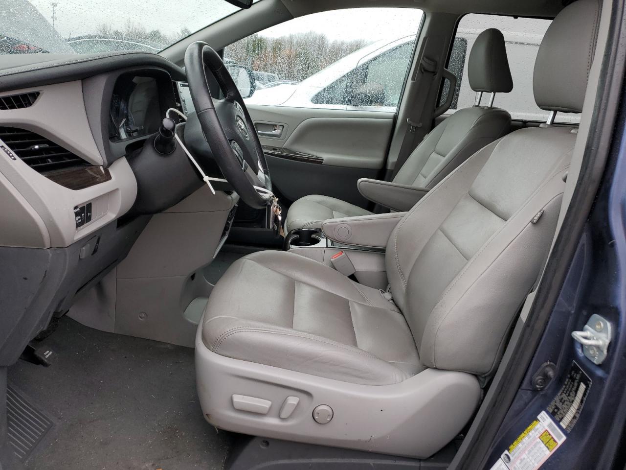 2020 Toyota Sienna VIN 5TDDZ3DC9LS235429 Copart auction photo, front end damage thumbnail 7