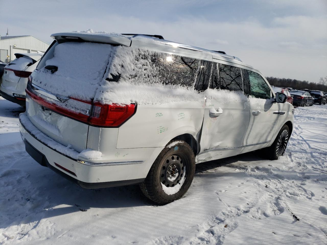 2021 Lincoln Navigator VIN 5LMJJ3TTXMEL00316 Copart auction photo, side / minor dent/scratches damage thumbnail 3