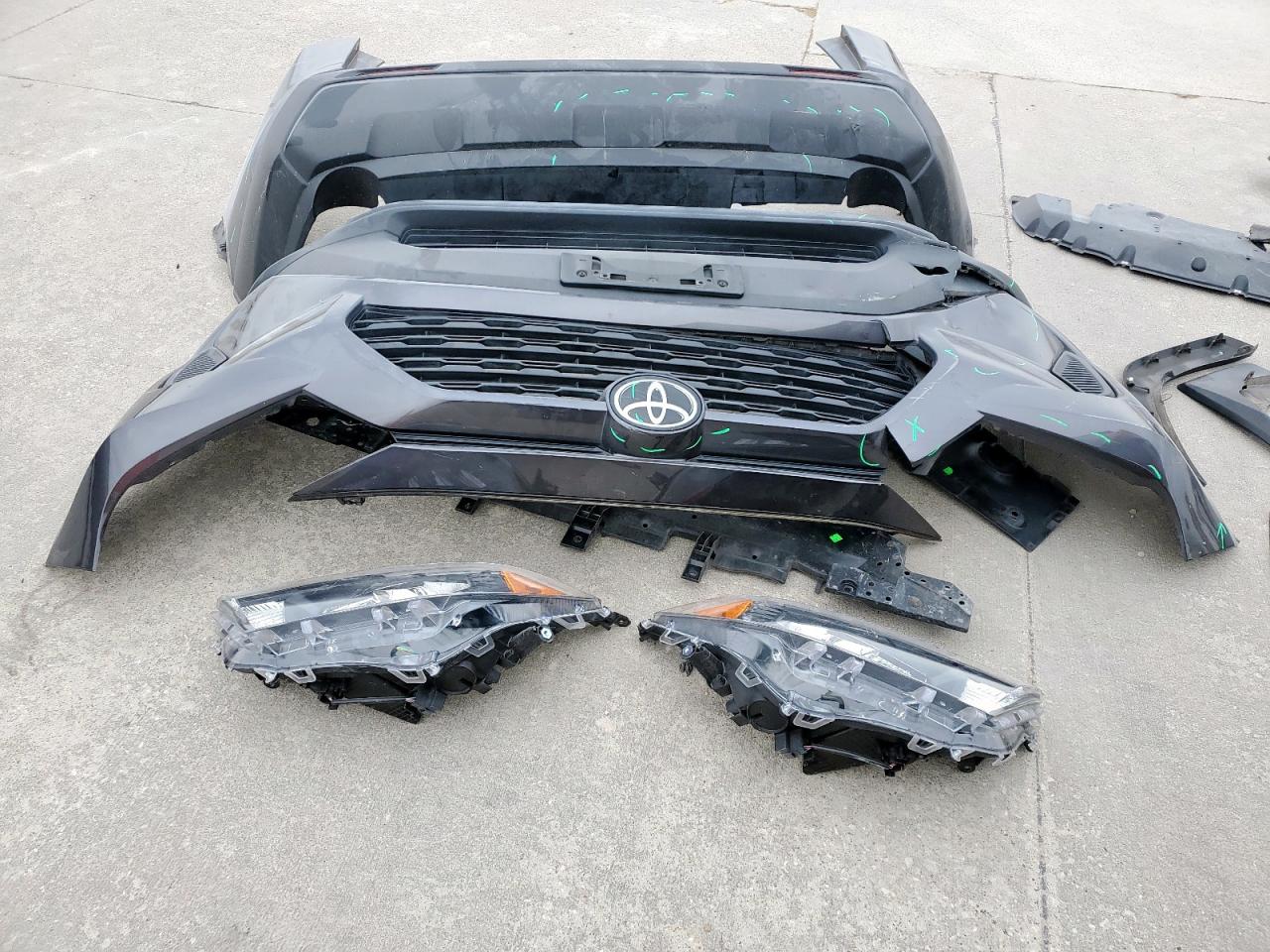 2020 Toyota RAV 4 VIN 2T3H1RFV2LW084796 Copart auction photo, front end / rear end damage thumbnail 13
