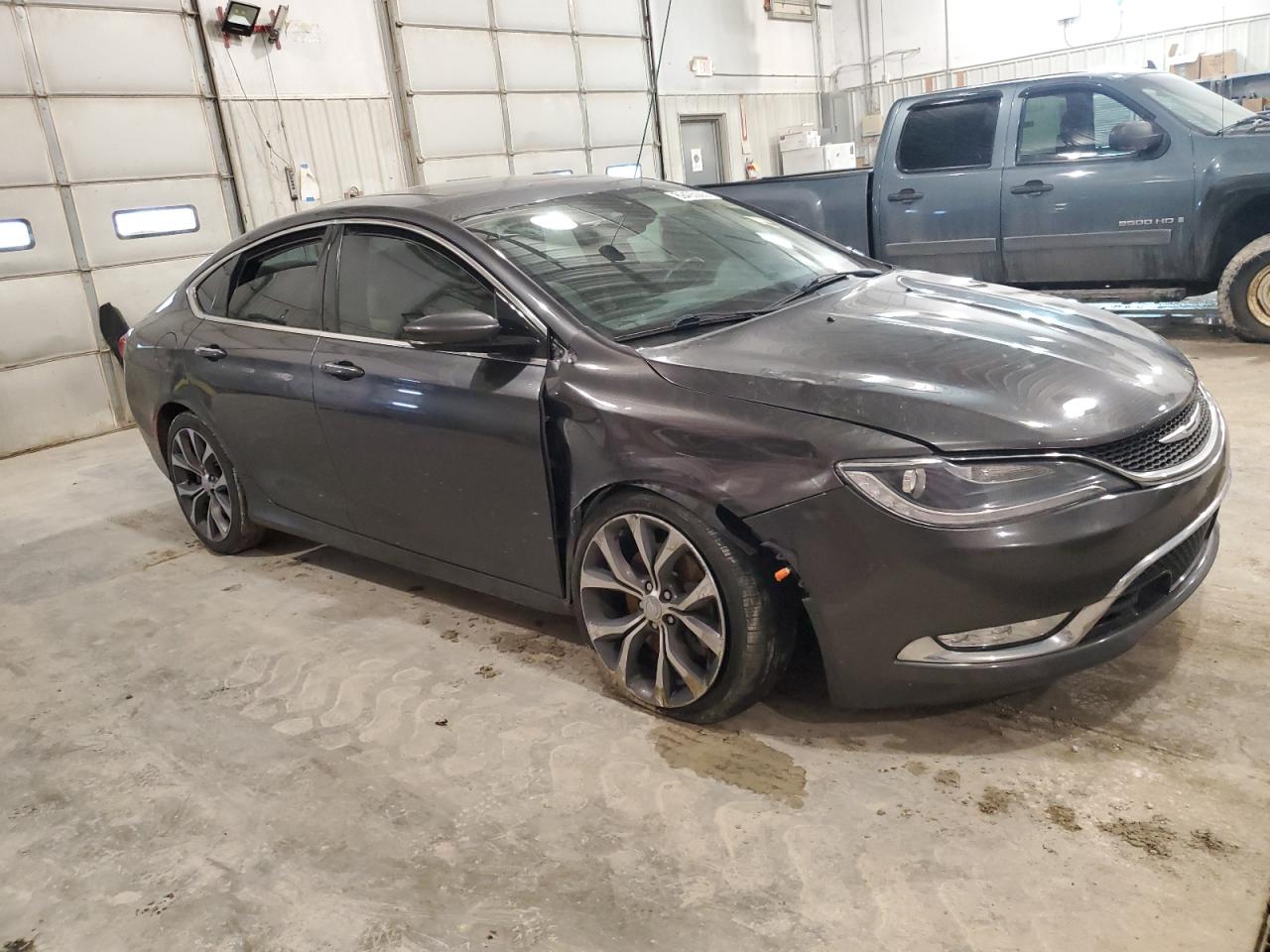 2015 Chrysler 200 VIN 1C3CCCEG5FN553805 Copart auction photo, front end / minor dent/scratches damage thumbnail 4