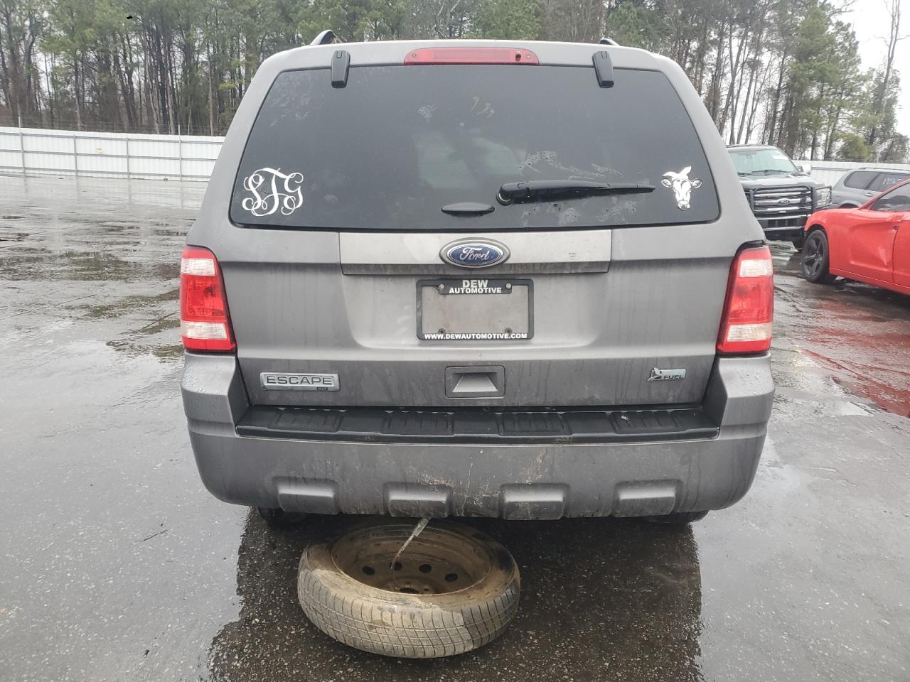 2011 Ford Escape VIN 1FMCU0DG1BKC40332 Copart auction photo, all over damage thumbnail 6