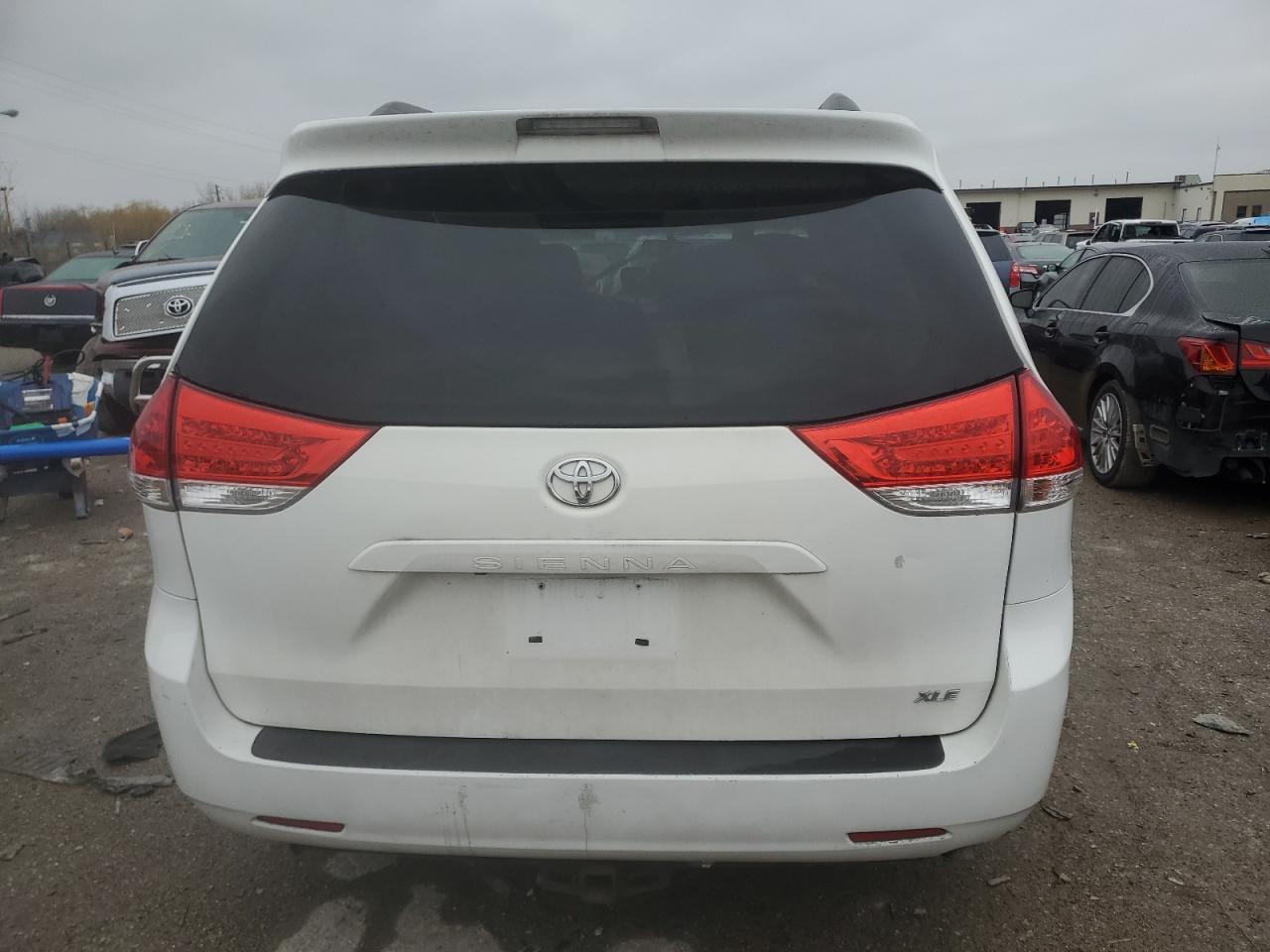 2011 Toyota Sienna VIN 5TDYK3DC6BS143750 Copart auction photo, all over / minor dent/scratches damage thumbnail 6
