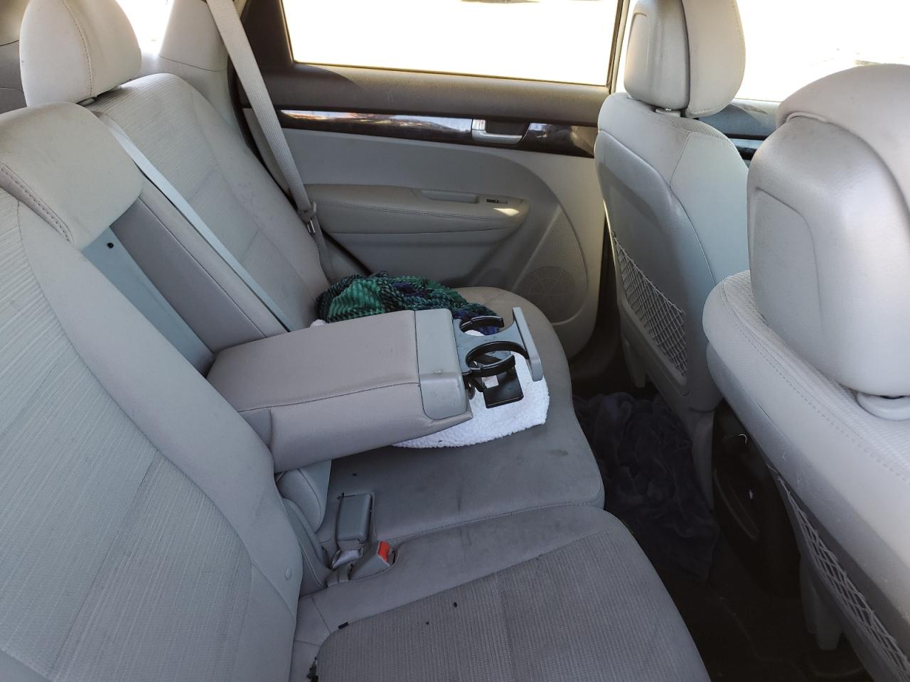 2015 KIA Sorento VIN 5XYKTDA79FG564316 Copart auction photo, vandalism / rear end damage thumbnail 10