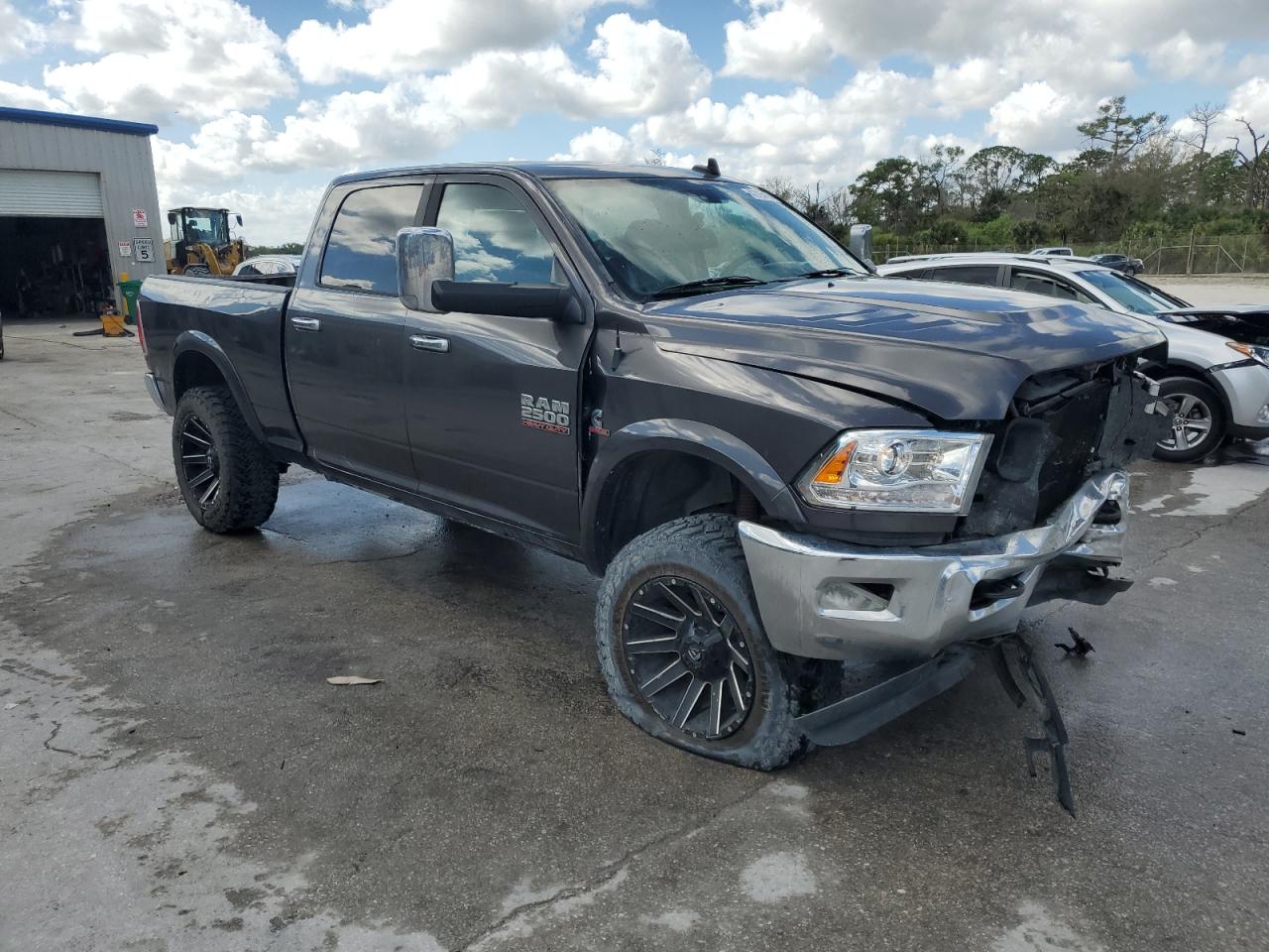 2014 RAM 2500 VIN 3C6UR5FL0EG148066 Copart auction photo, front end / minor dent/scratches damage thumbnail 4