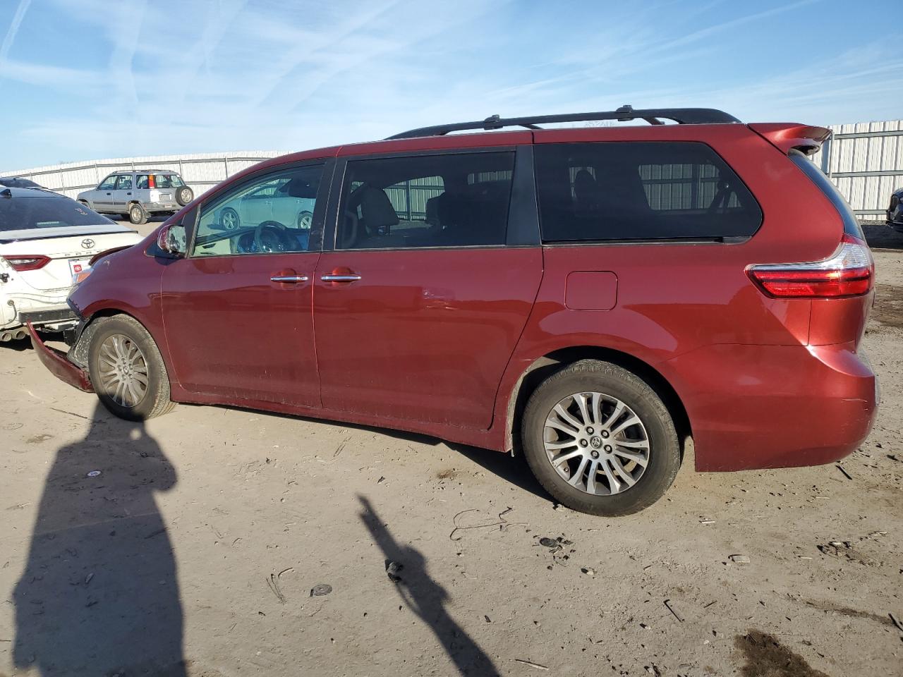 2018 Toyota Sienna VIN 5TDYZ3DC2JS921181 Copart auction photo, front end damage thumbnail 2