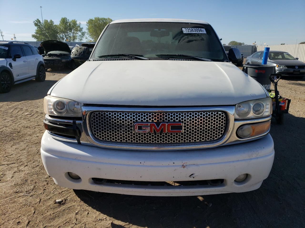 2004 GMC Sierra VIN 2GTEC19T6Y1131496 Copart auction photo, vandalism damage thumbnail 5