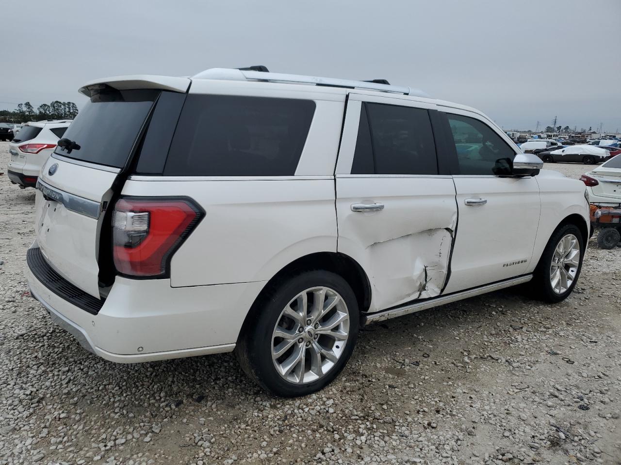 2018 Ford Expedition VIN 1FMJU1LT9JEA25824 Copart auction photo, side / rear end damage thumbnail 3