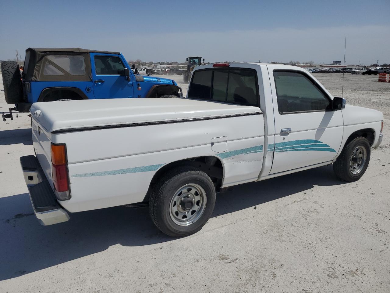 1995 Nissan Navara (Frontier) VIN 1N6SD11S1SC325337 Copart auction photo, side / front end damage thumbnail 3