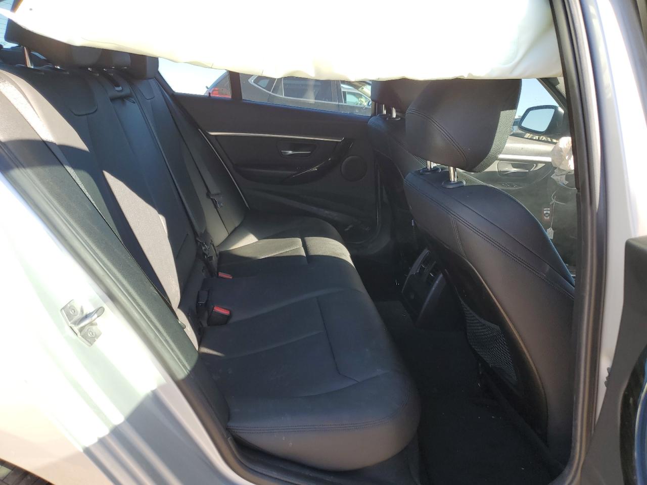2016 BMW 3er VIN WBA8E3G50GNU04840 Copart auction photo, front end / minor dent/scratches damage thumbnail 10