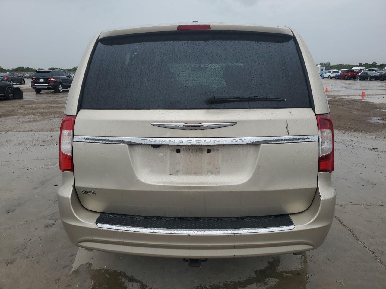 2015 Chrysler Town & Country VIN 2C4RC1BGXFR587644 Copart auction photo, front end damage thumbnail 6