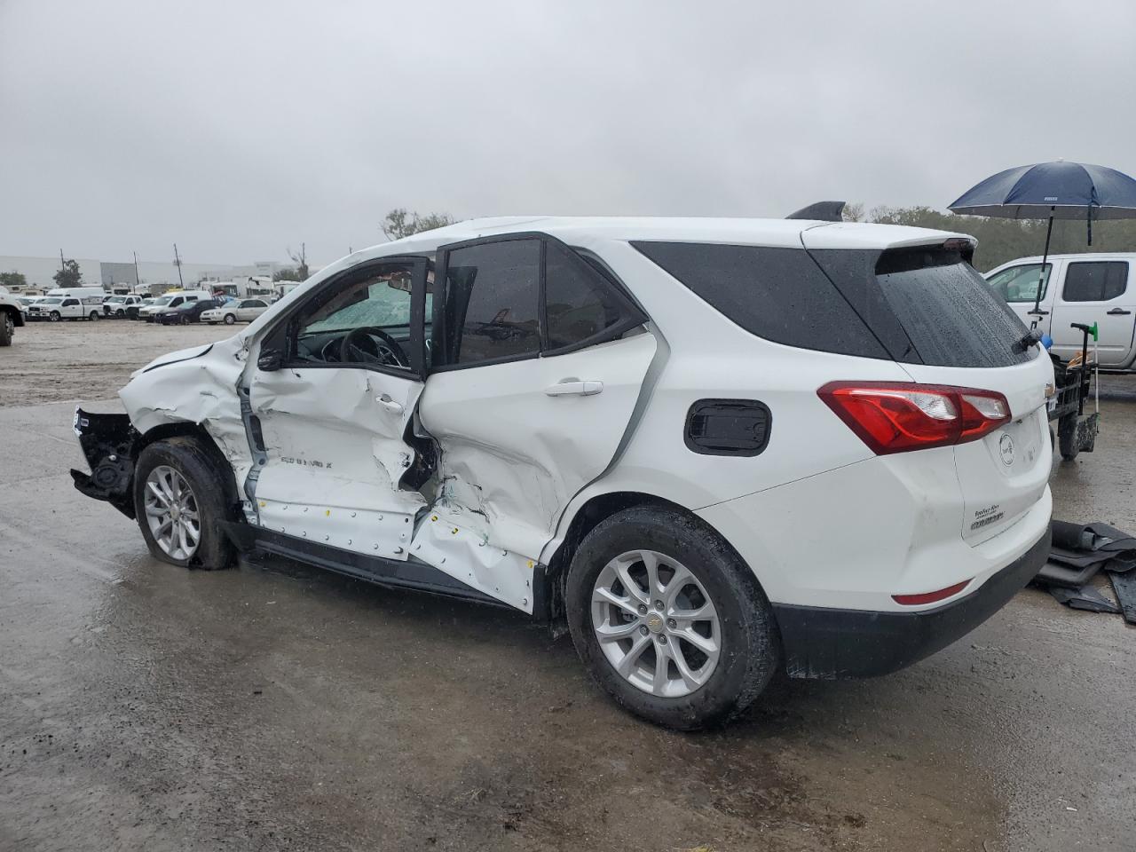 2021 Chevrolet Equinox VIN 3GNAXHEVXMS163859 Copart auction photo, side / front end damage thumbnail 2