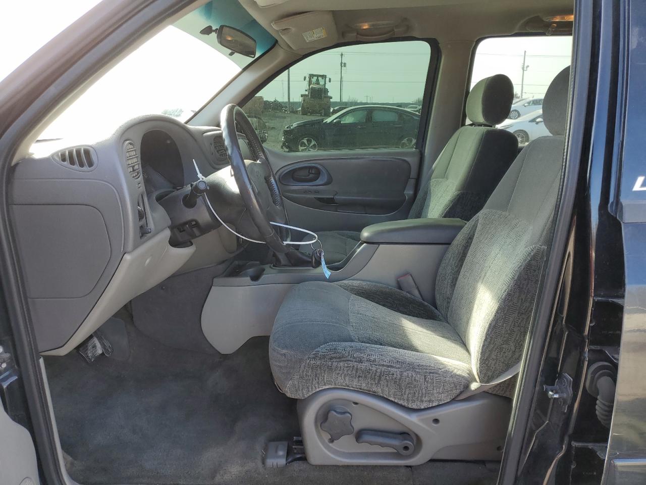 2002 Chevrolet TrailBlazer VIN 1GNDS13S922345220 Copart auction photo, front end / minor dent/scratches damage thumbnail 7