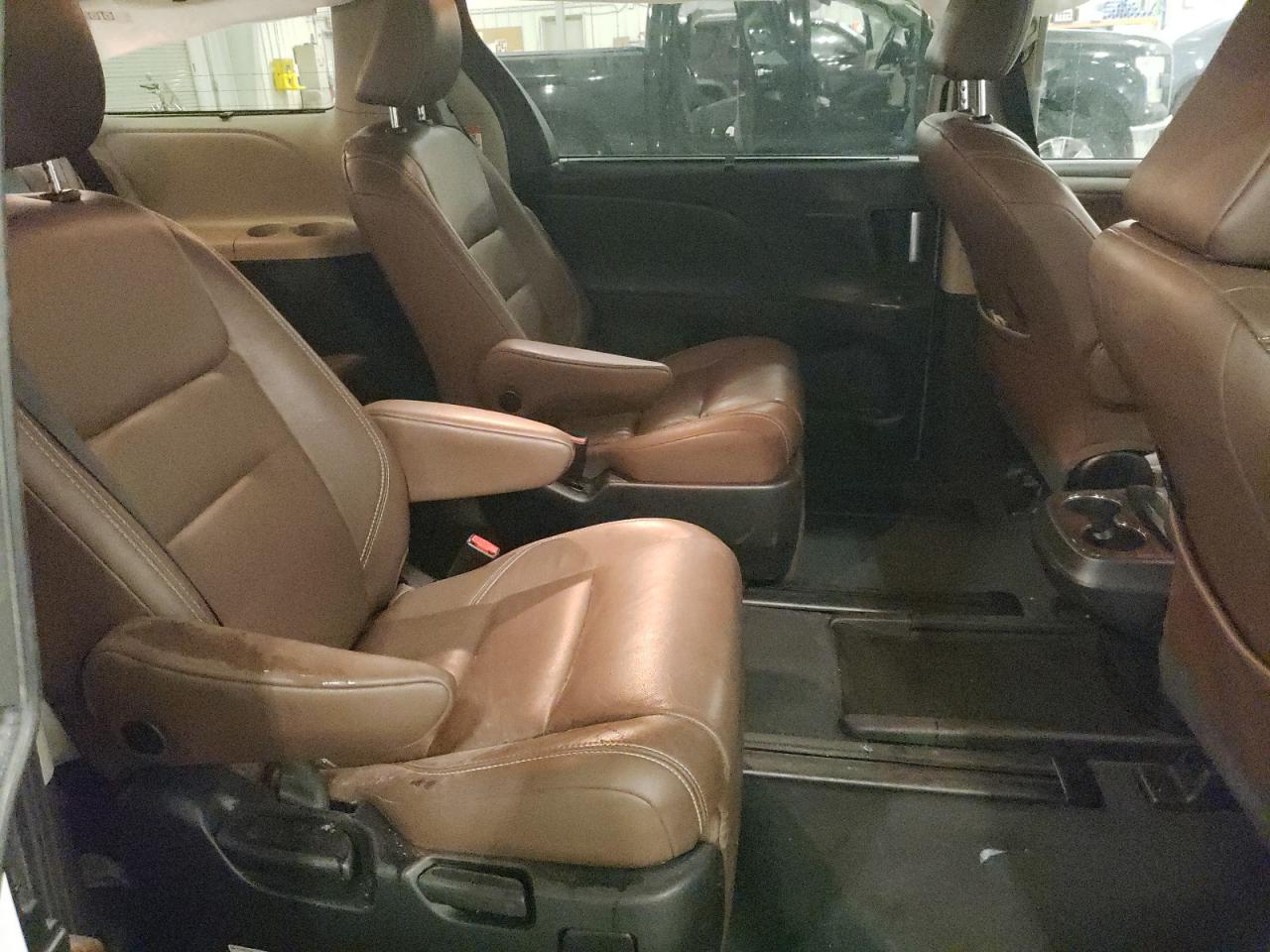 2020 Toyota Sienna VIN 5TDYZ3DC6LS027848 Copart auction photo, front end / burn - engine damage thumbnail 11