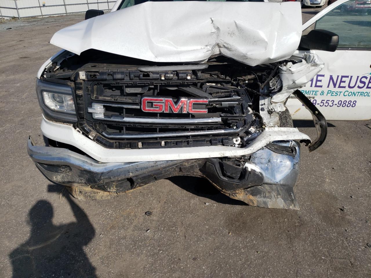 2018 GMC Sierra VIN 1GTN1LEC2JZ905621 Copart auction photo, front end / side damage thumbnail 11