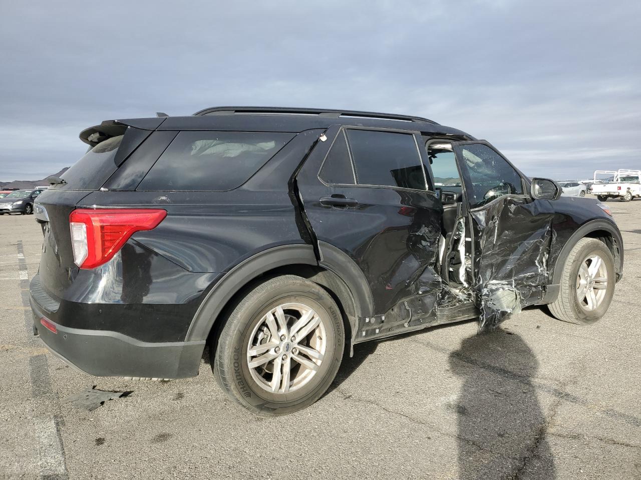 2021 Ford Explorer VIN 1FMSK7DH5MGA83977 Copart auction photo, side damage thumbnail 3