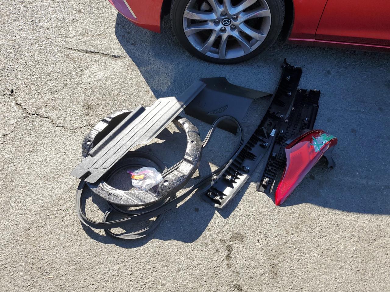 2019 Chevrolet Traverse VIN 1GNEVHKW3KJ121634 Copart auction photo, all over damage thumbnail 13