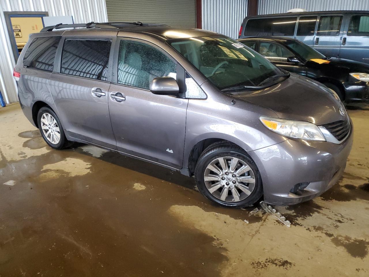 2012 Toyota Sienna VIN 5TDKK3DC6CS226389 Copart auction photo, side / minor dent/scratches damage thumbnail 4