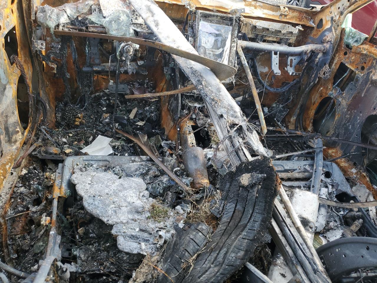 2020 Subaru Outback VIN 4S4BTAEC5L3257789 Copart auction photo, burn damage thumbnail 8