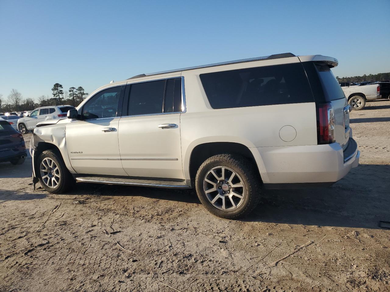 2015 GMC Yukon VIN 1GKS1JKJ7FR714685 Copart auction photo, front end / minor dent/scratches damage thumbnail 2