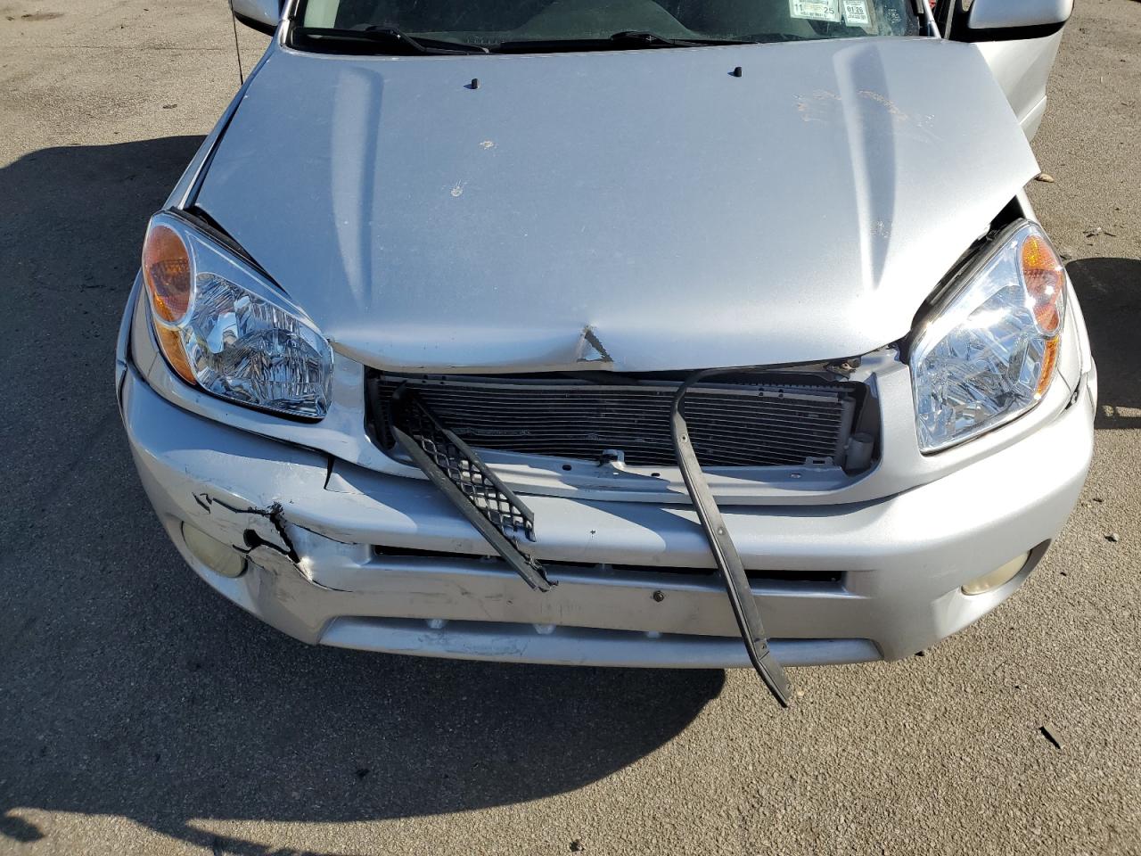 2005 Toyota RAV 4 VIN JTEHD20V156045432 Copart auction photo, front end / minor dent/scratches damage thumbnail 11
