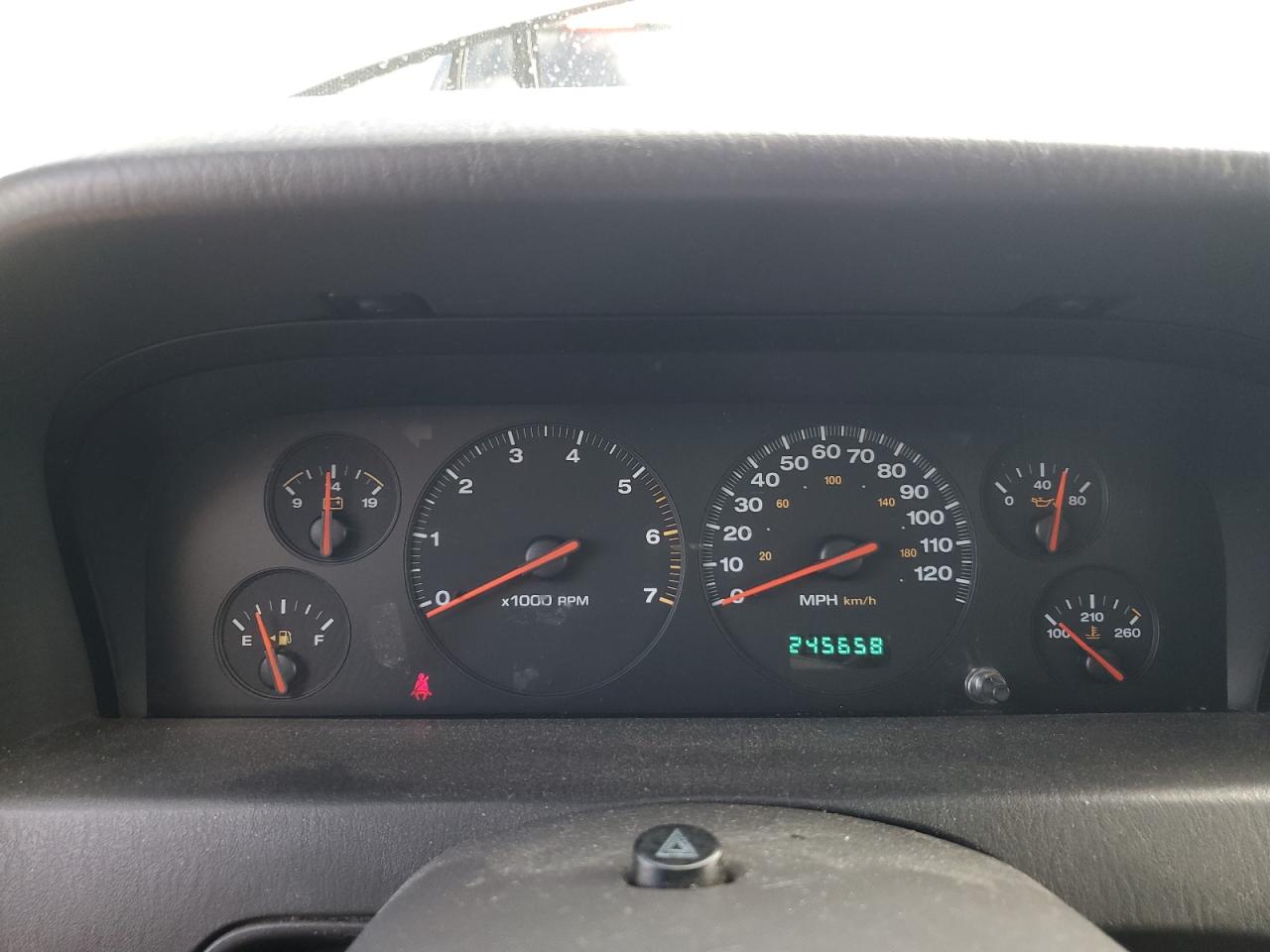 2000 Jeep Grand Cherokee VIN 1J4GW48S4YC318847 Copart auction photo, side damage thumbnail 9