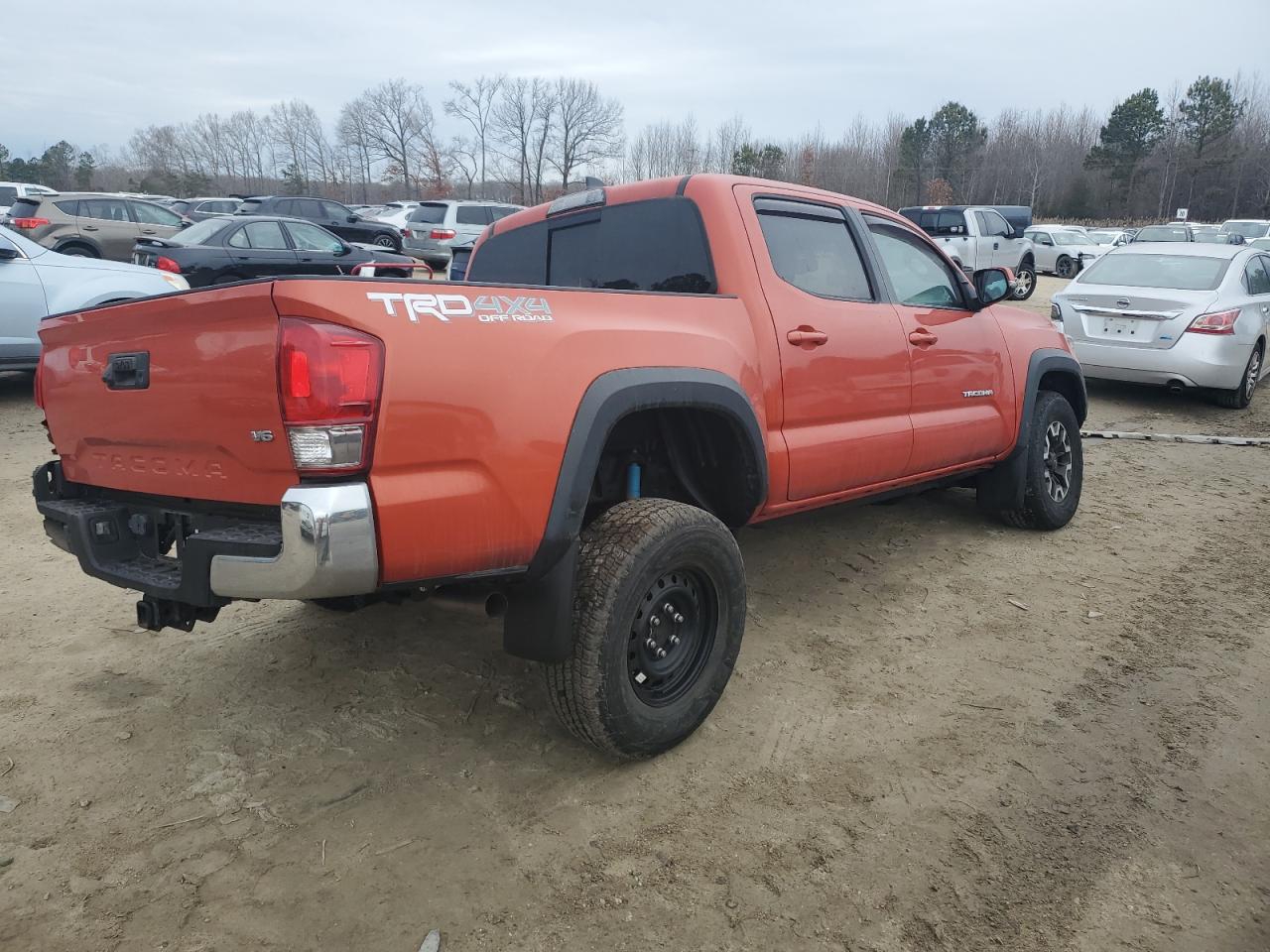 2017 Toyota Tacoma VIN 3TMCZ5AN4HM121164 Copart auction photo, front end damage thumbnail 3