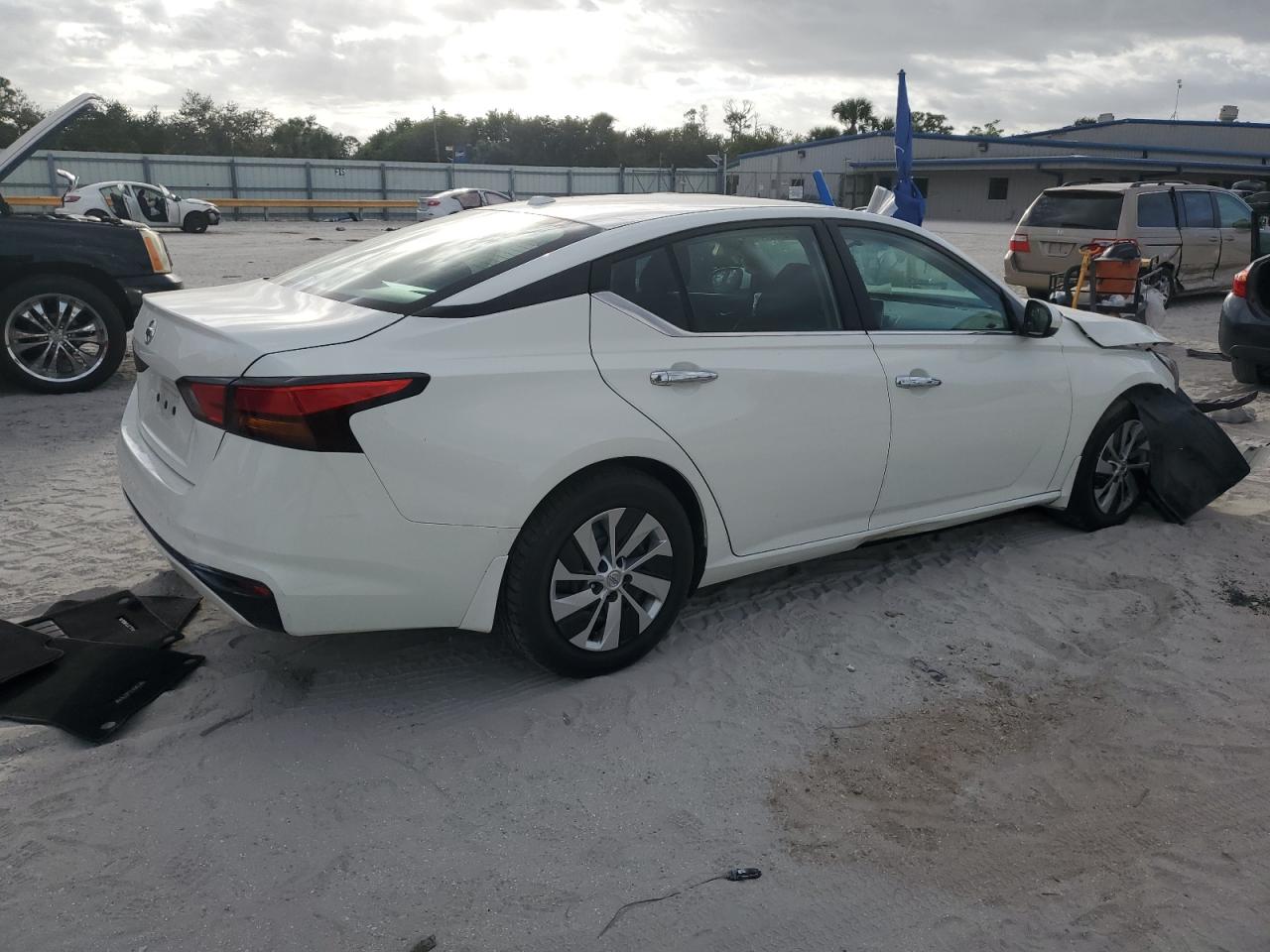 2019 Nissan Altima VIN 1N4BL4BV1KC173114 Copart auction photo, front end damage thumbnail 3