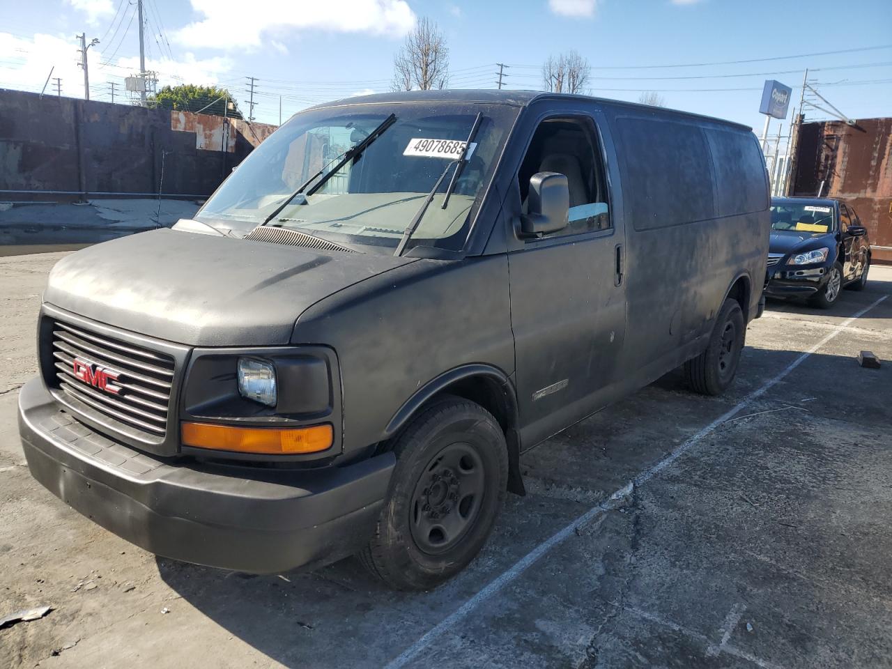 2005 GMC Savana VIN 1GTGG25V651105962 Copart auction photo, vandalism damage thumbnail 2