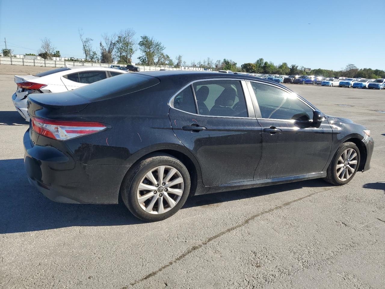 2018 Toyota Camry VIN 4T1B11HK0JU571138 Copart auction photo, side / front end damage thumbnail 3
