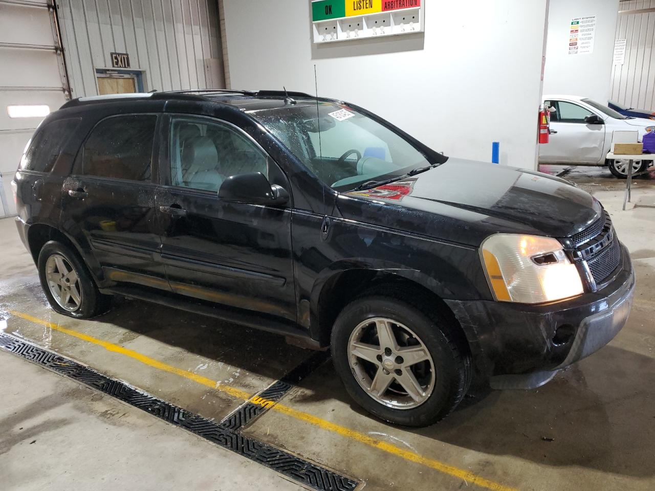 2005 Chevrolet Equinox VIN 2CNDL73F356131001 Copart auction photo, front end / side damage thumbnail 4