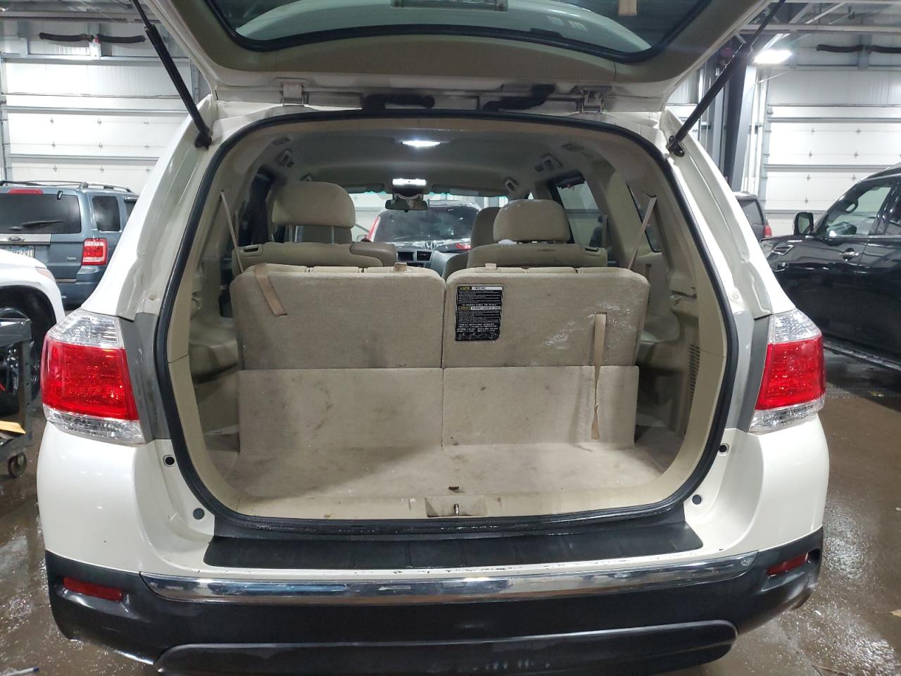 2013 Toyota Highlander VIN 5TDBK3EH9DS238368 Copart auction photo, front end damage thumbnail 6