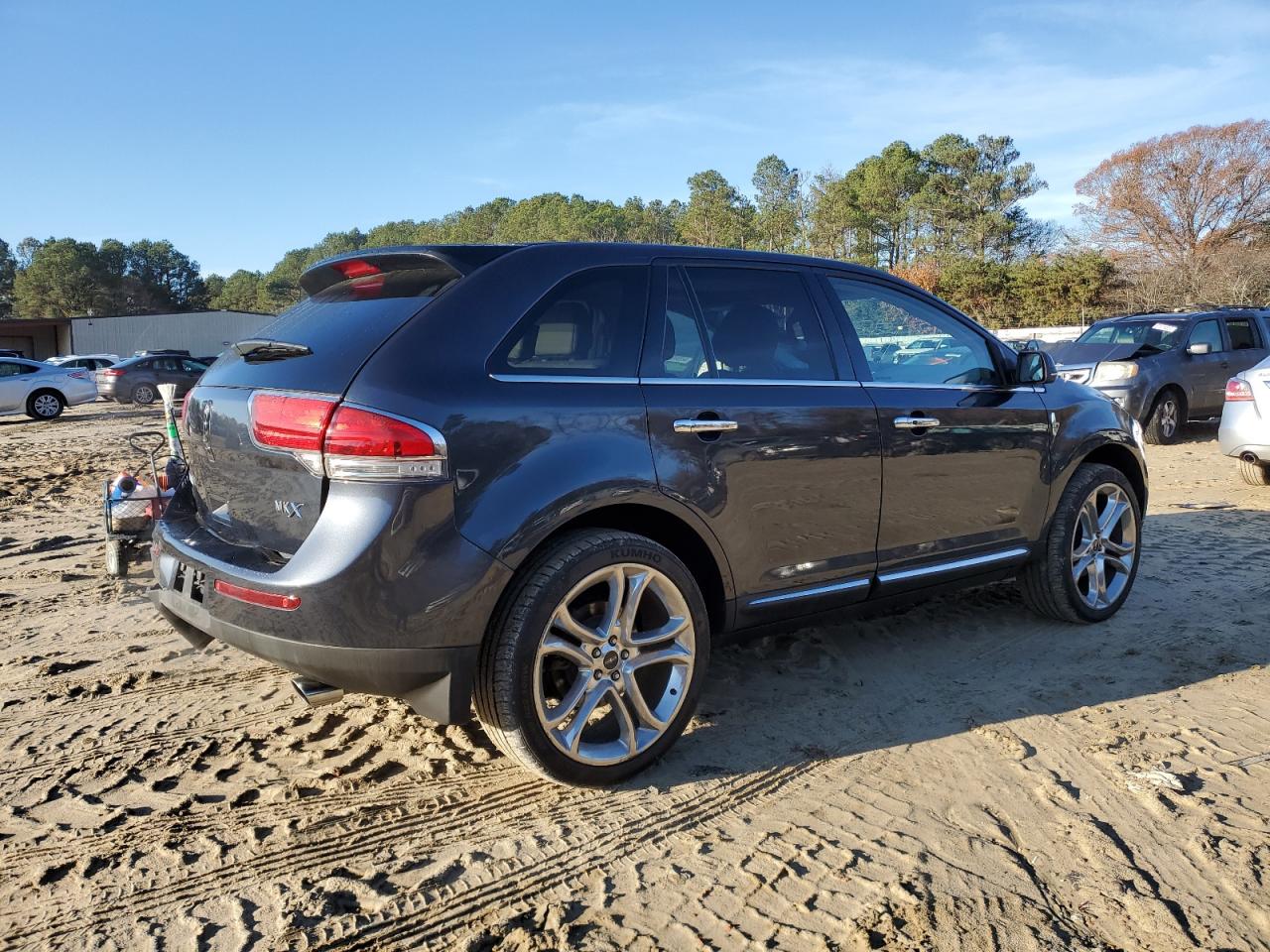 2013 Lincoln MKX VIN 2LMDJ6JK1DBL24421 Copart auction photo, rear end / minor dent/scratches damage thumbnail 3
