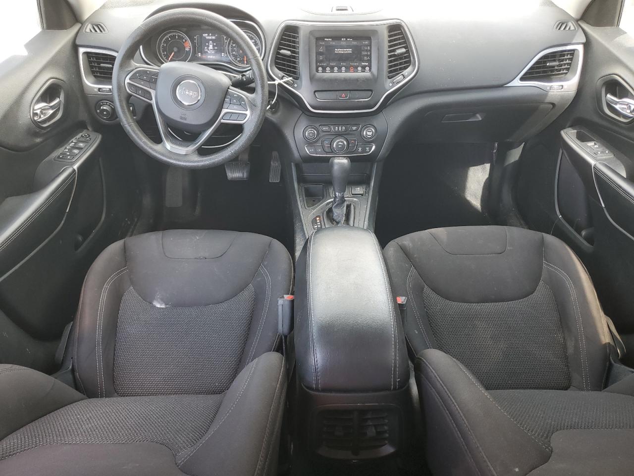 2019 Jeep Grand Cherokee VIN 1C4PJLCB1KD325486 Copart auction photo, minor dent/scratches / normal wear damage thumbnail 8