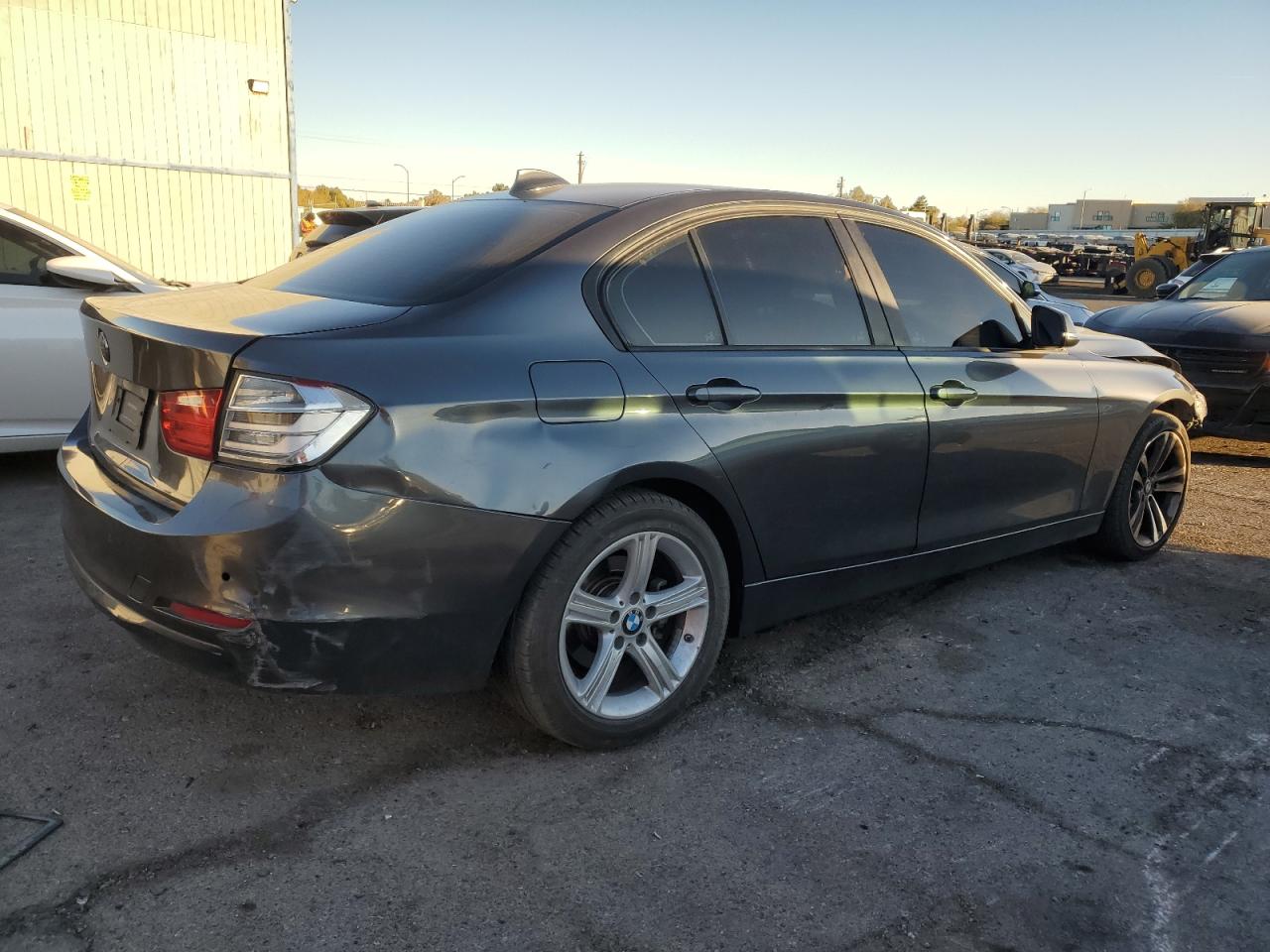 2019 BMW 3er VIN WBA3B1G56FNT01735 Copart auction photo, front end damage thumbnail 3