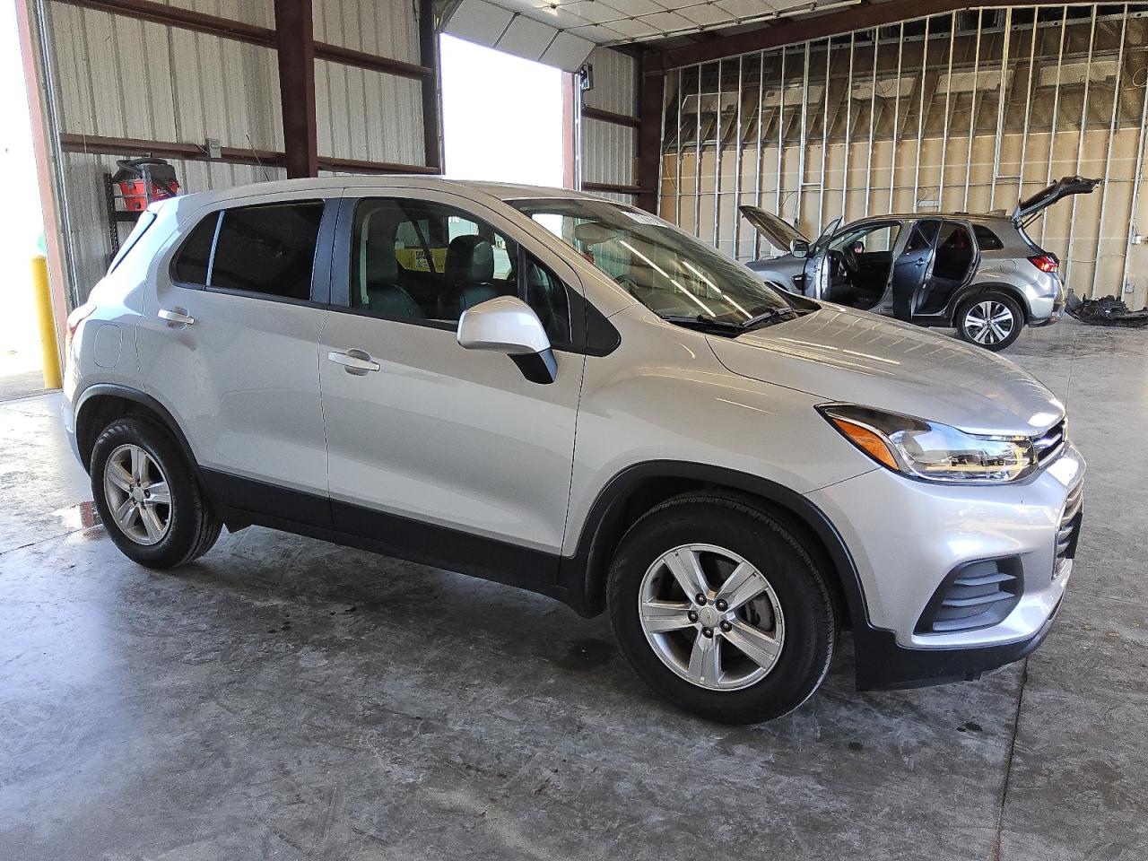 2022 Chevrolet Trax VIN KL7CJKSM2NB526841 Copart auction photo, minor dent/scratches damage thumbnail 4