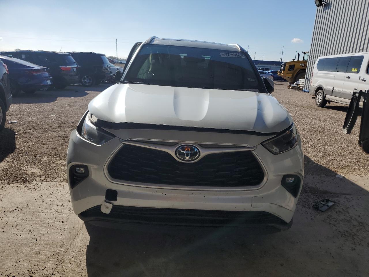 2022 Toyota Highlander VIN 5TDGZRAH8NS546532 Copart auction photo, side / front end damage thumbnail 5