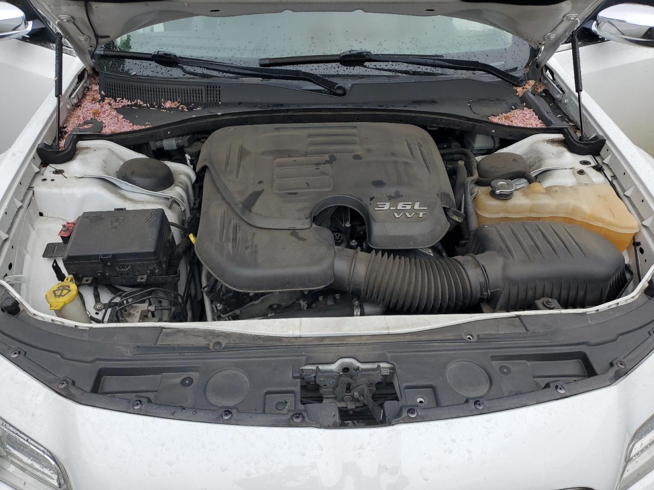2016 Chrysler 300 VIN 2C3CCAEG1GH238529 Copart auction photo, burn - interior / minor dent/scratches damage thumbnail 13