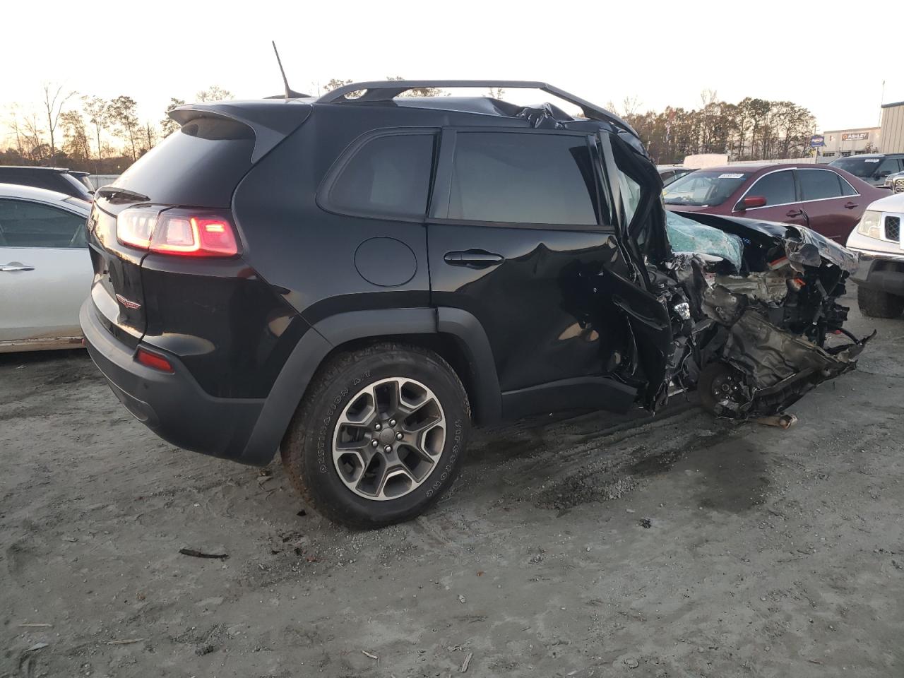 2020 Jeep Cherokee VIN 1C4PJMBNXLD501986 Copart auction photo, all over damage thumbnail 3