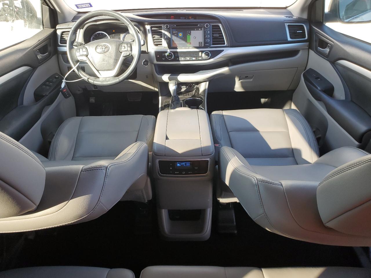 2018 Toyota Highlander VIN 5TDKZRFHXJS527073 Copart auction photo, front end / all over damage thumbnail 8