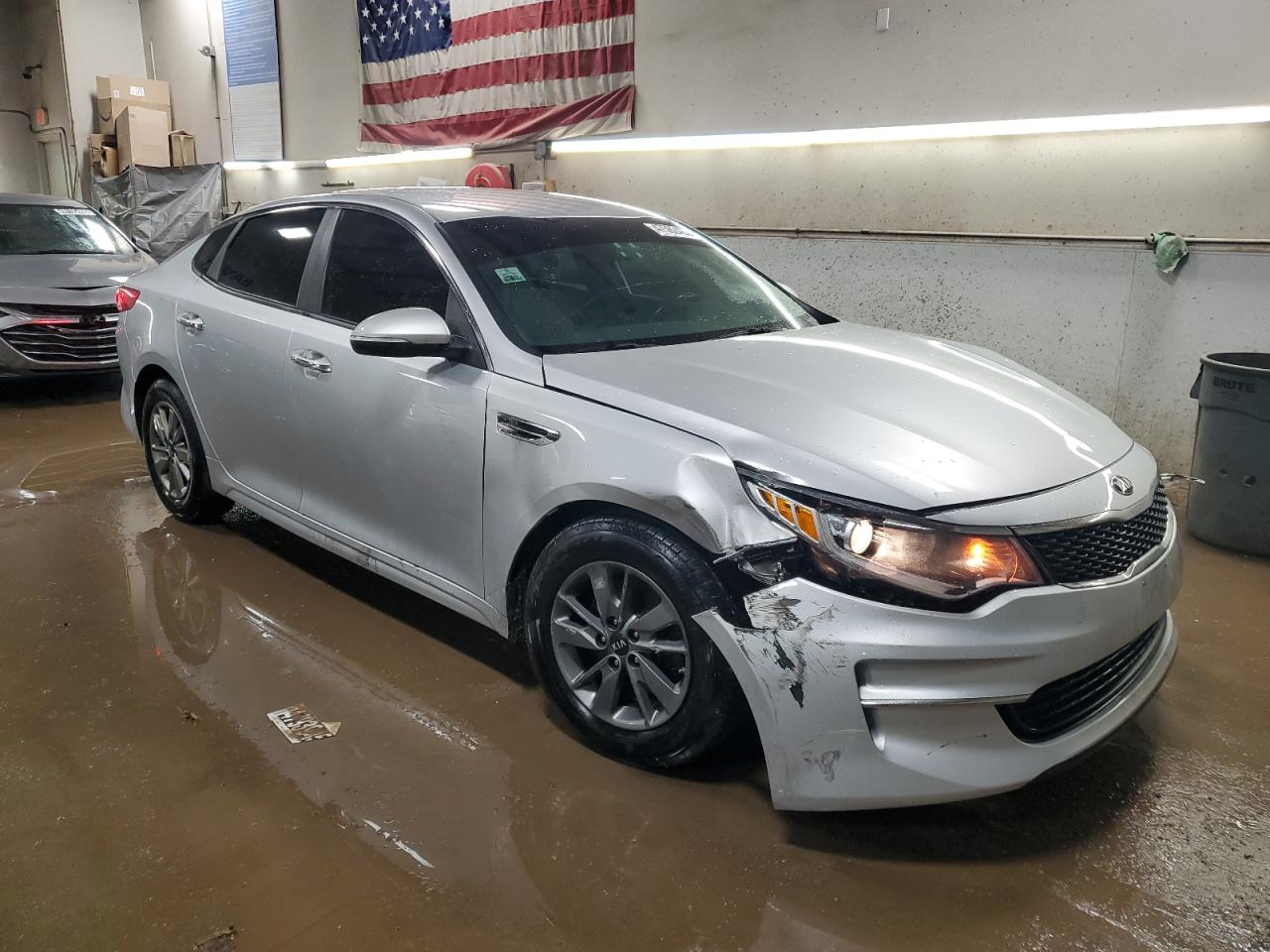2016 KIA Optima VIN 5XXGT4L11GG030456 Copart auction photo, front end damage thumbnail 4