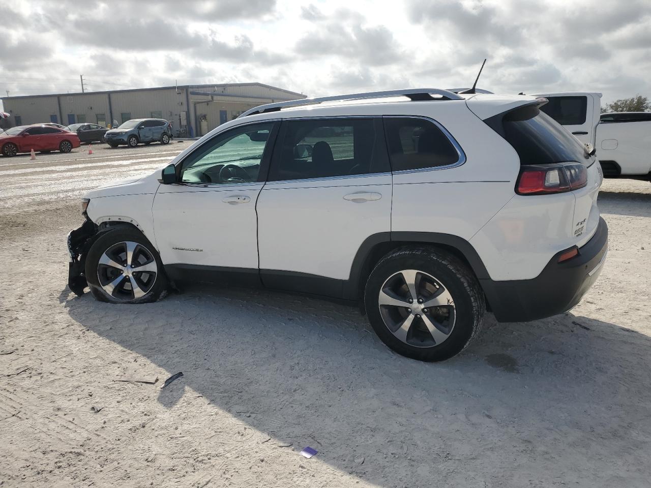 2019 Jeep Grand Cherokee VIN 1C4PJMDX8KD138620 Copart auction photo, front end damage thumbnail 2