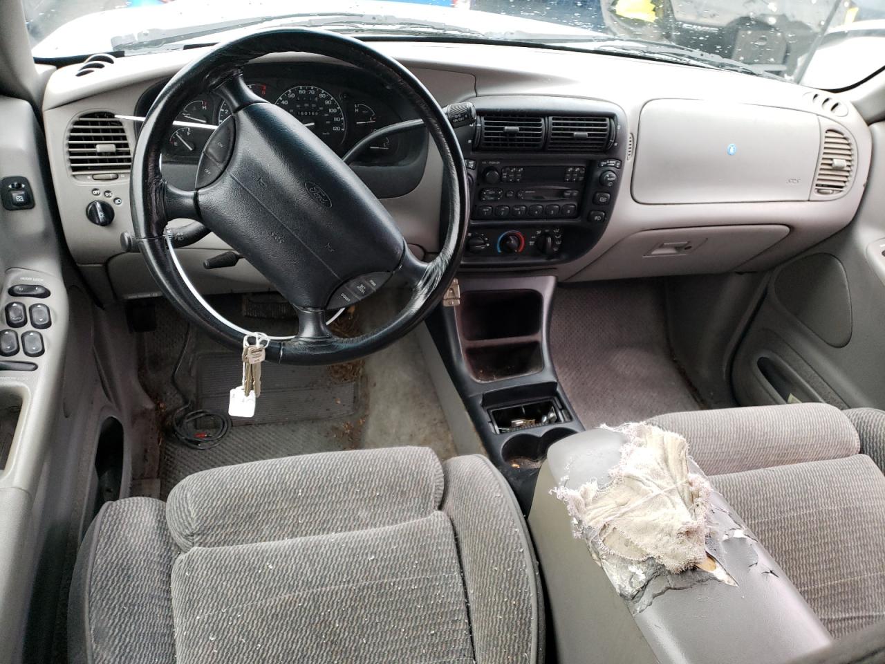 1995 Ford Explorer VIN 1FMDU34X5SZB45723 Copart auction photo, front end / side damage thumbnail 8
