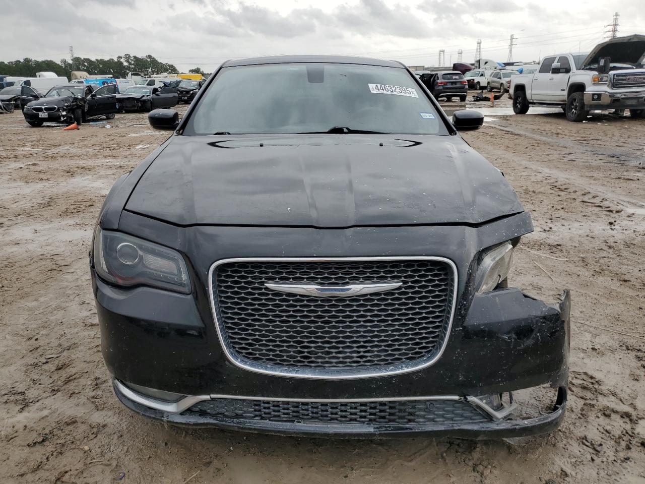 2018 Chrysler 300 VIN 2C3CCABG1JH127328 Copart auction photo, front end / side damage thumbnail 5