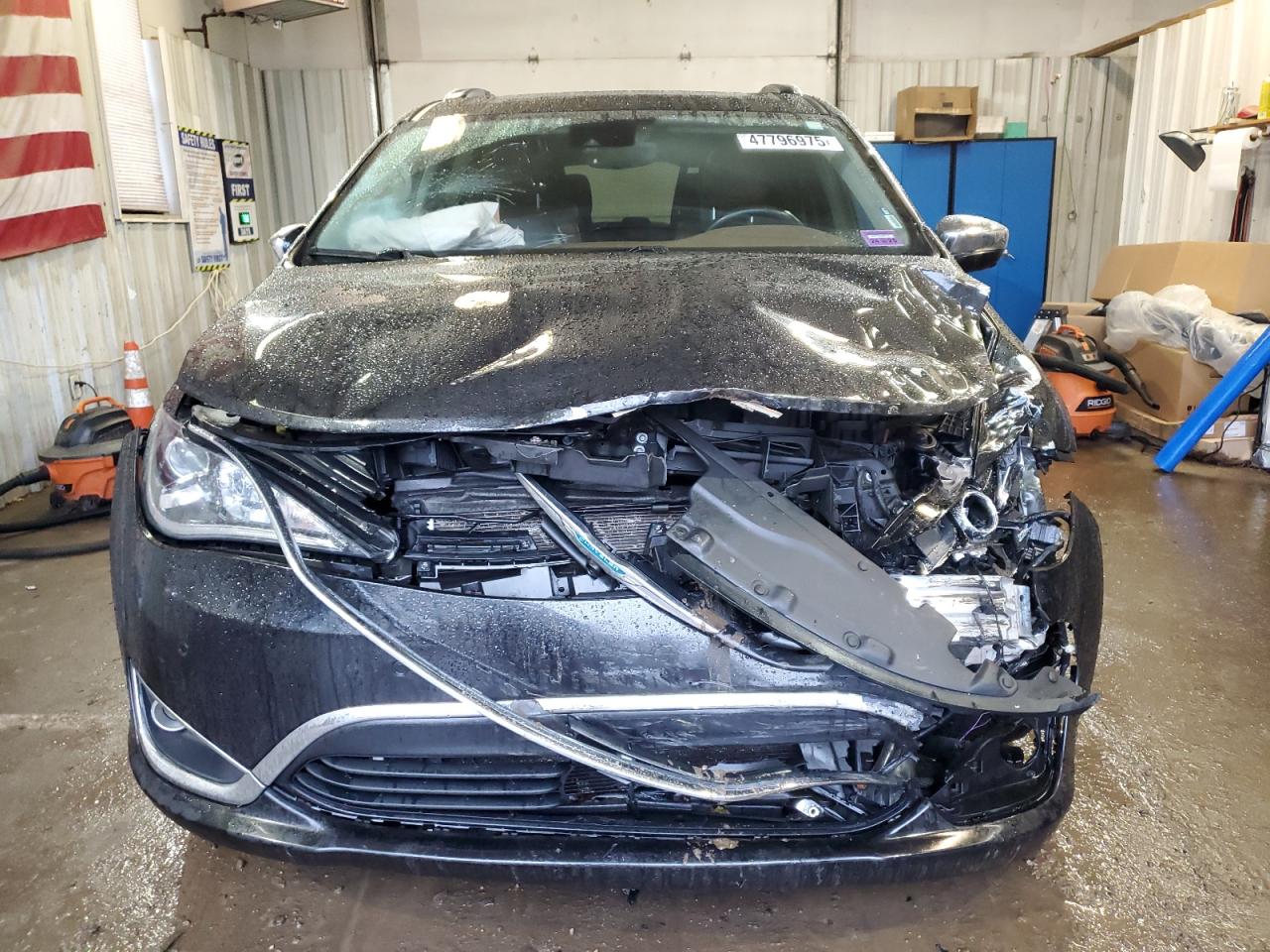 2019 Chrysler Pacifica VIN 2C4RC1N77KR630245 Copart auction photo, front end / minor dent/scratches damage thumbnail 5