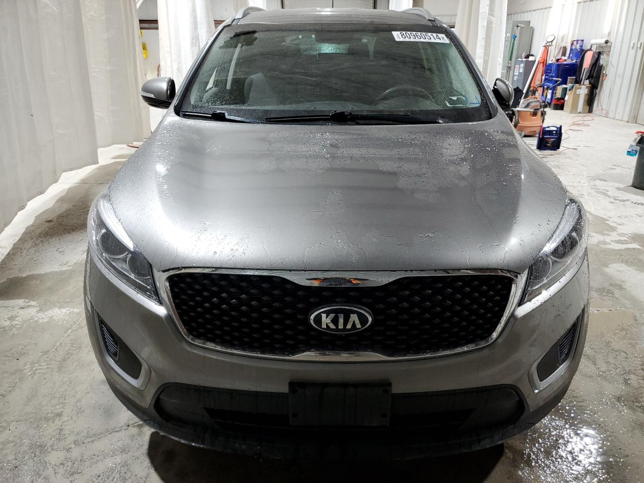 2018 KIA Sorento VIN 5XYPGDA52JG422861 Copart auction photo, vandalism damage thumbnail 5