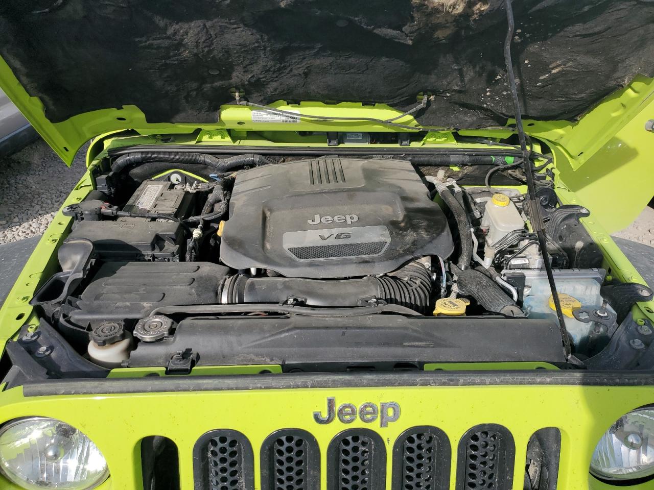 2016 Jeep Wrangler VIN 1C4BJWFG5GL304608 Copart auction photo, minor dent/scratches damage thumbnail 12
