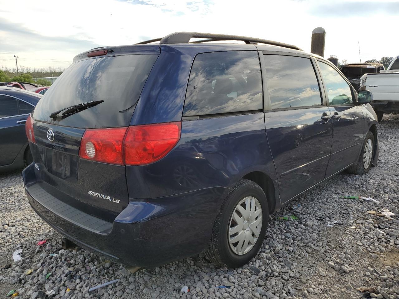 2007 Toyota Sienna VIN 5TDZK23C57S031089 Copart auction photo, front end damage thumbnail 3