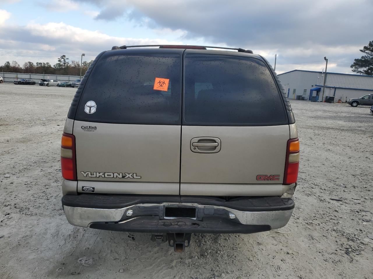 2000 GMC Yukon VIN 3GKEC16T6YG184005 Copart auction photo, rear end / minor dent/scratches damage thumbnail 6